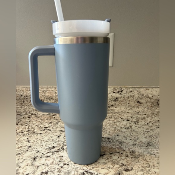 Stanley - Picture 5 of 5